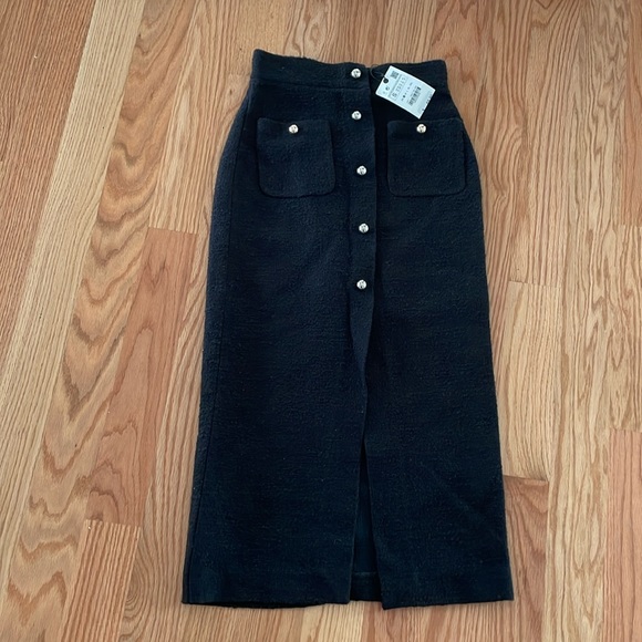 Dresses & Skirts - Zara cotton buttoned textured skirt